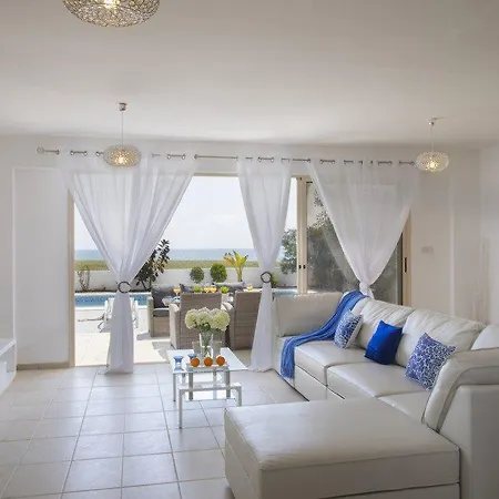 Imagine Renting This Luxury Larnaca 04