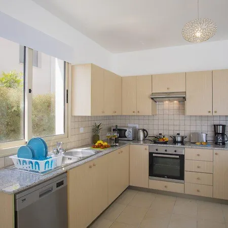 Imagine Renting This Luxury Larnaca 04 *