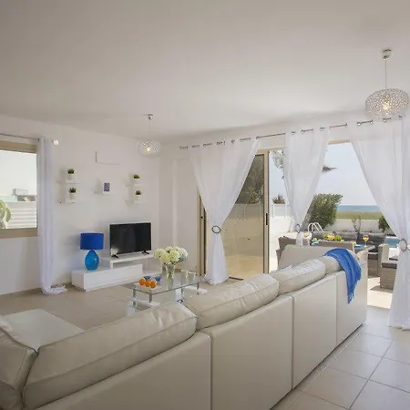 Imagine Renting This Luxury Larnaca 04 *